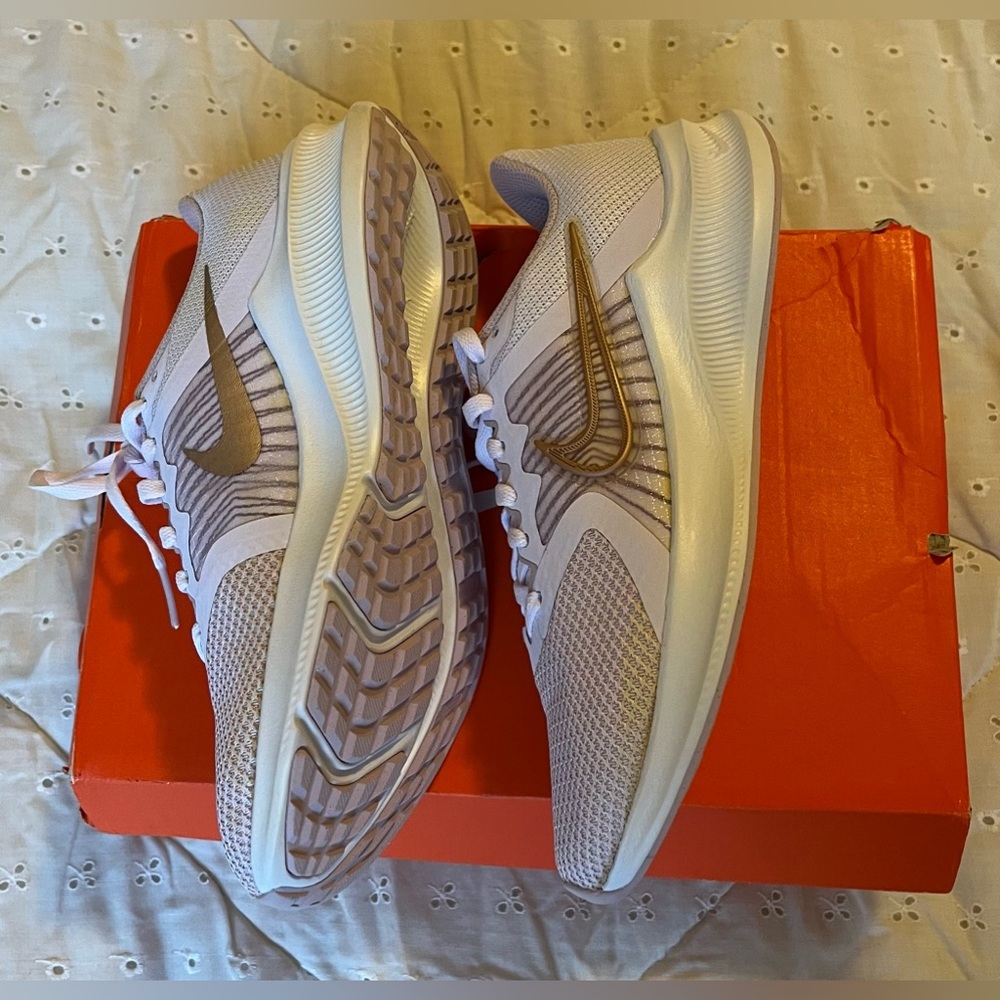 Women’s Nike Downshifter 11 Color Light Violet Bronze, Size 6 New in Box